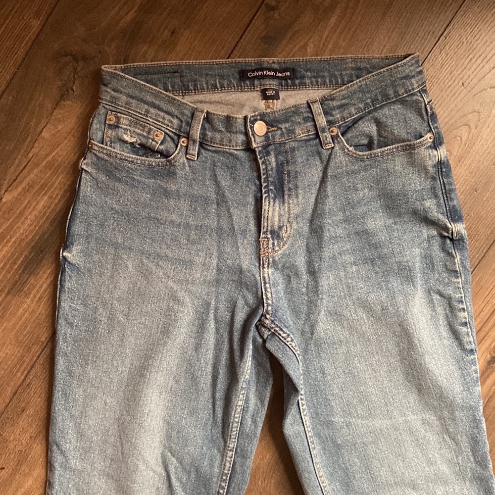 Calvin Klein High Rise Mom Jeans - Picture 4 of 7